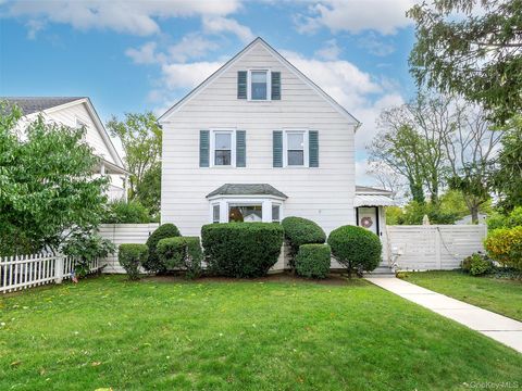 106 McLoughlin Street Glen Cove NY 11542