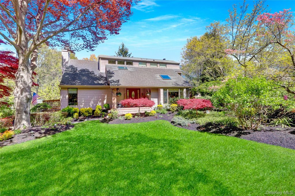 Photo of 9 Ernest Court, Kings Park, NY 11754 (MLS # 992442)
