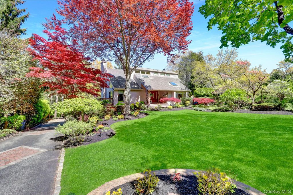 Photo of 9 Ernest Court, Kings Park, NY 11754 (MLS # 992442)