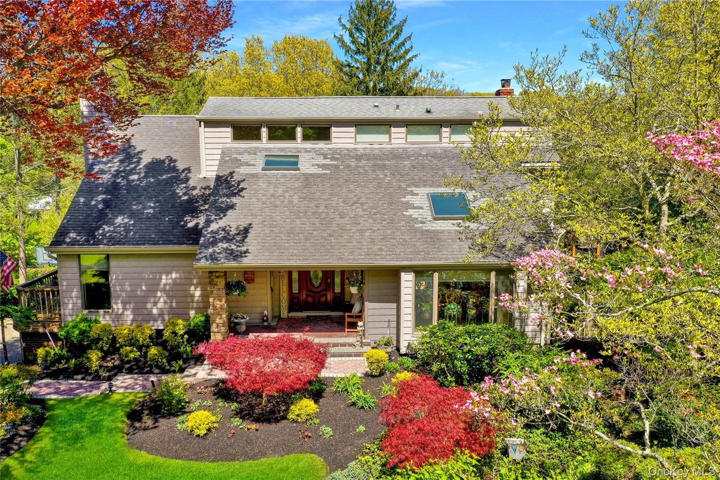 Photo of 9 Ernest Court, Kings Park, NY 11754 (MLS # 992442)