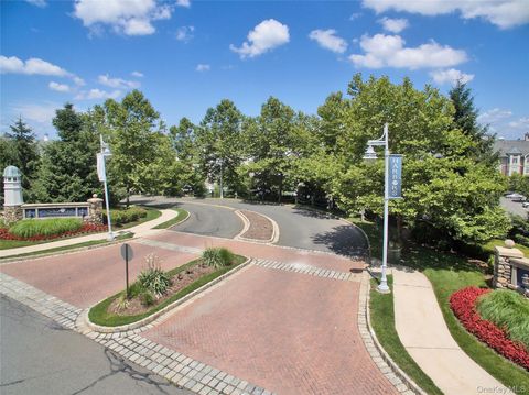 Photo of 14 Harbor Pointe Drive, Haverstraw, NY 10927 (MLS # 934368)