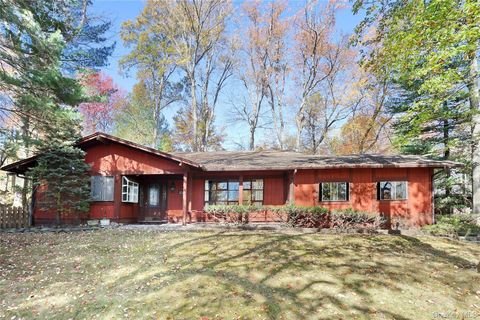 Photo of 13 Lomond Avenue, Chestnut Ridge, NY 10977 (MLS # 928939) Photo of 13 Lomond Avenue, Chestnut Ridge, NY 10977 (MLS # 928939)