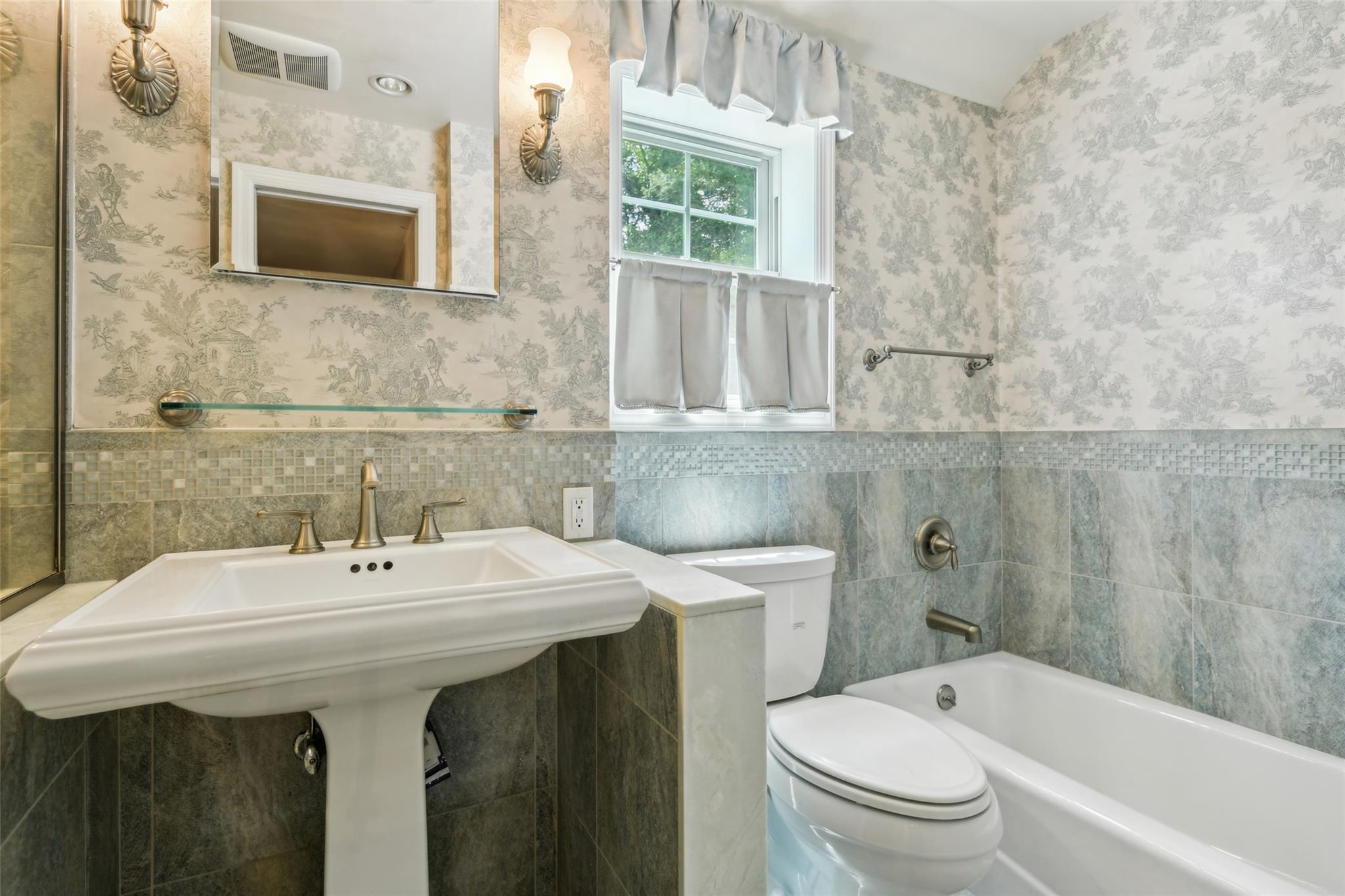 42 Huntington Road, Garden City, New York image 34