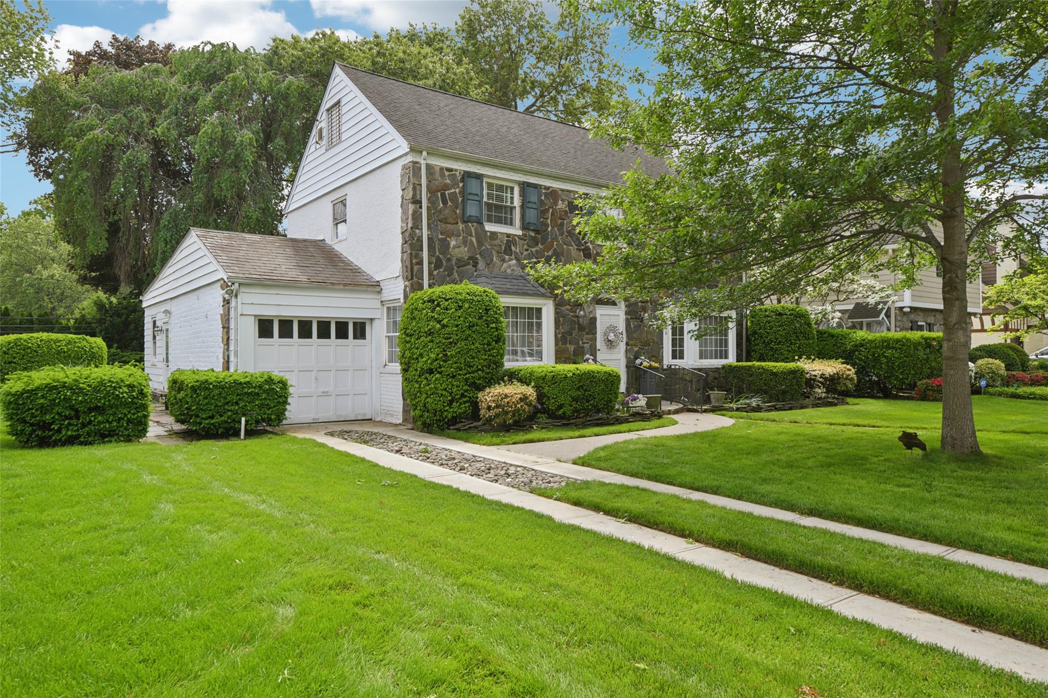 42 Huntington Road, Garden City, New York image 4