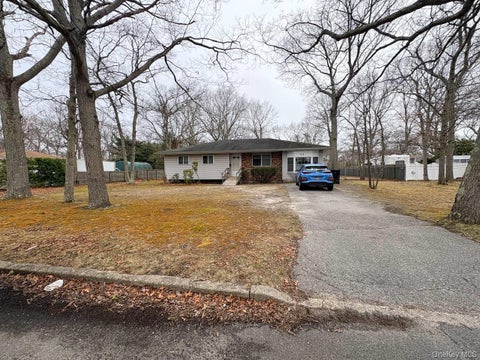 Homes For Sale - 66 40th Street<br/> Islip, NY 11751