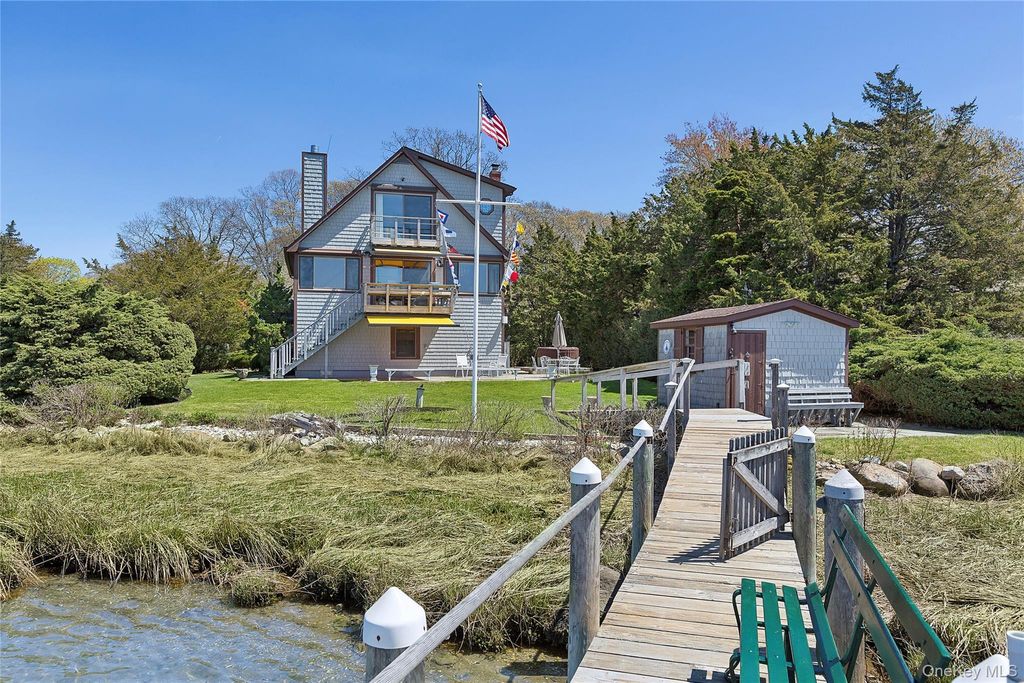 Photo of 100 Crescent Street, Sag Harbor, NY 11963 (MLS # 994603)