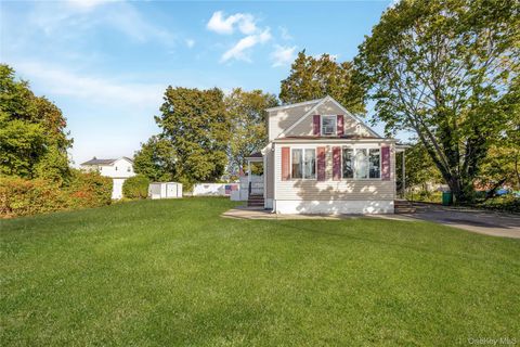 1558 9th Street West Babylon NY 11704