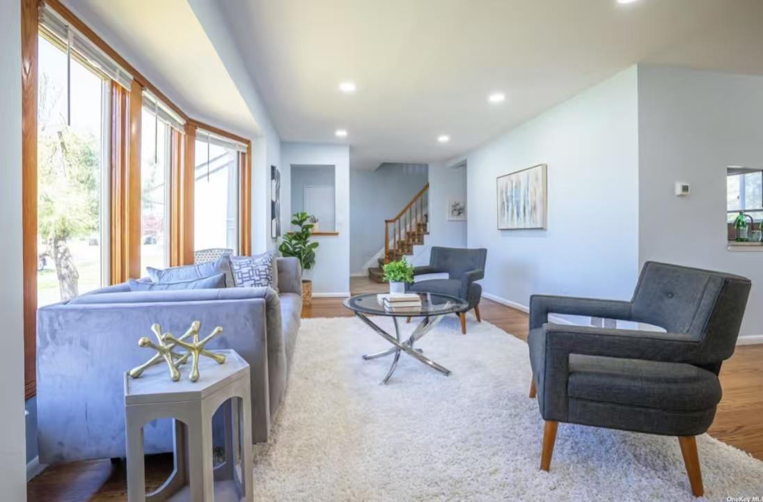 119 Cayuga Place, Jericho, New York image 3