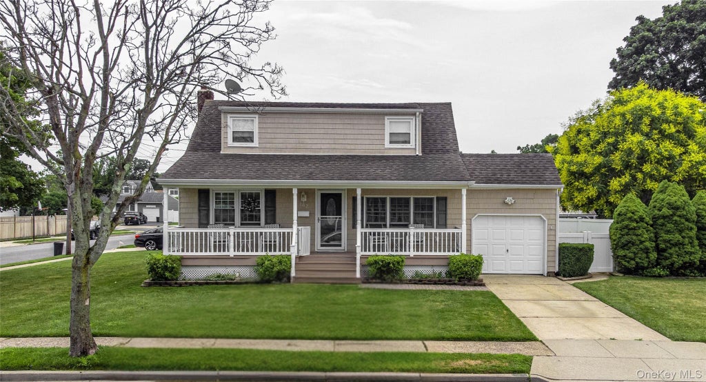 Photo of 262 N Cedar Street, North Massapequa, NY 11758 (MLS # 1025493)