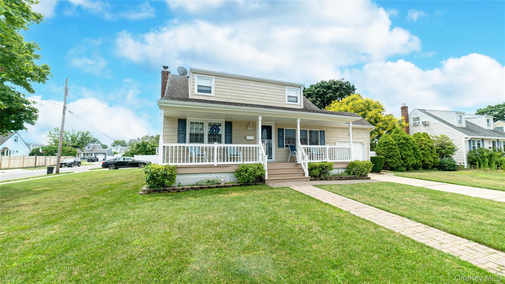 Photo of 262 N Cedar Street, North Massapequa, NY 11758 (MLS # 1025493)