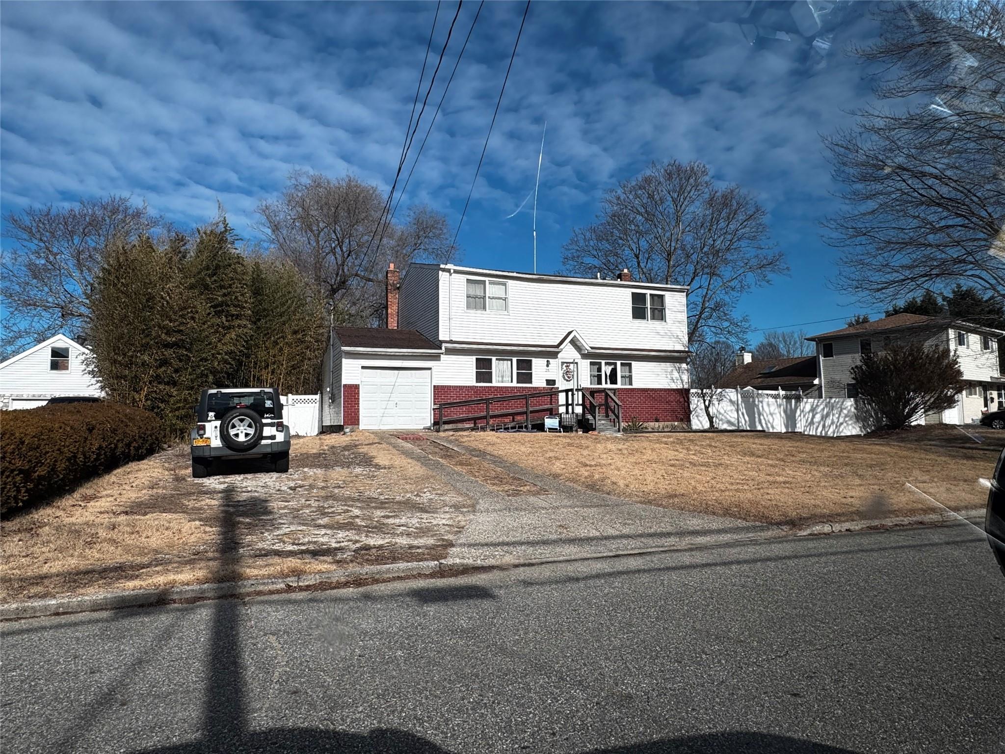 25 Riverdale Avenue, Oakdale, New York image 2