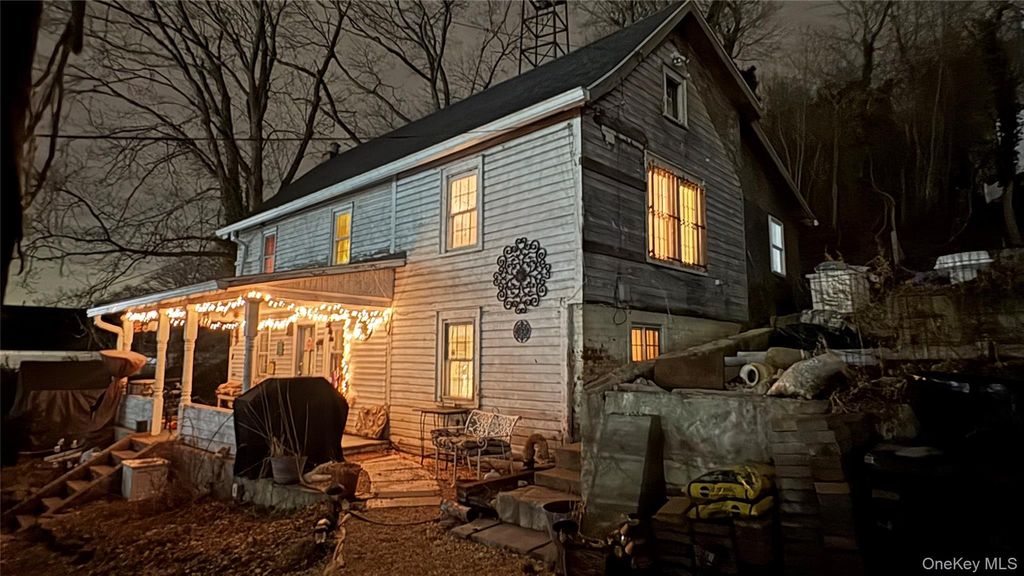 Photo of 1673 Northern Boulevard, Roslyn, NY 11576 (MLS # 987965)