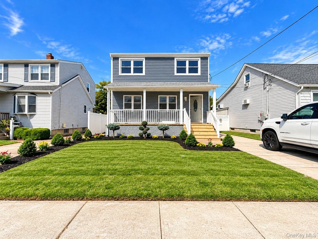 Photo of 10 Frank Avenue, Bellmore, NY 11710 (MLS # 1049304)