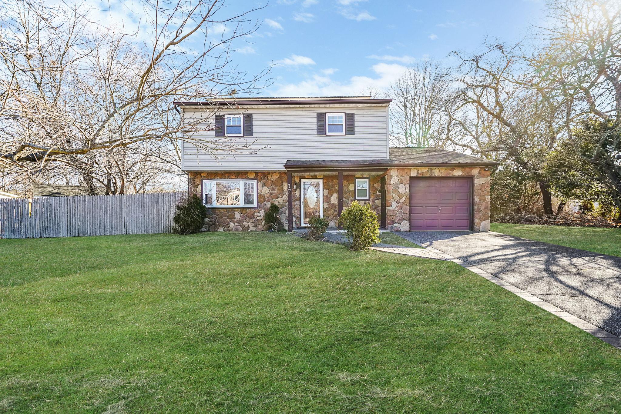 17 Susan Drive, Bellport, New York image 3