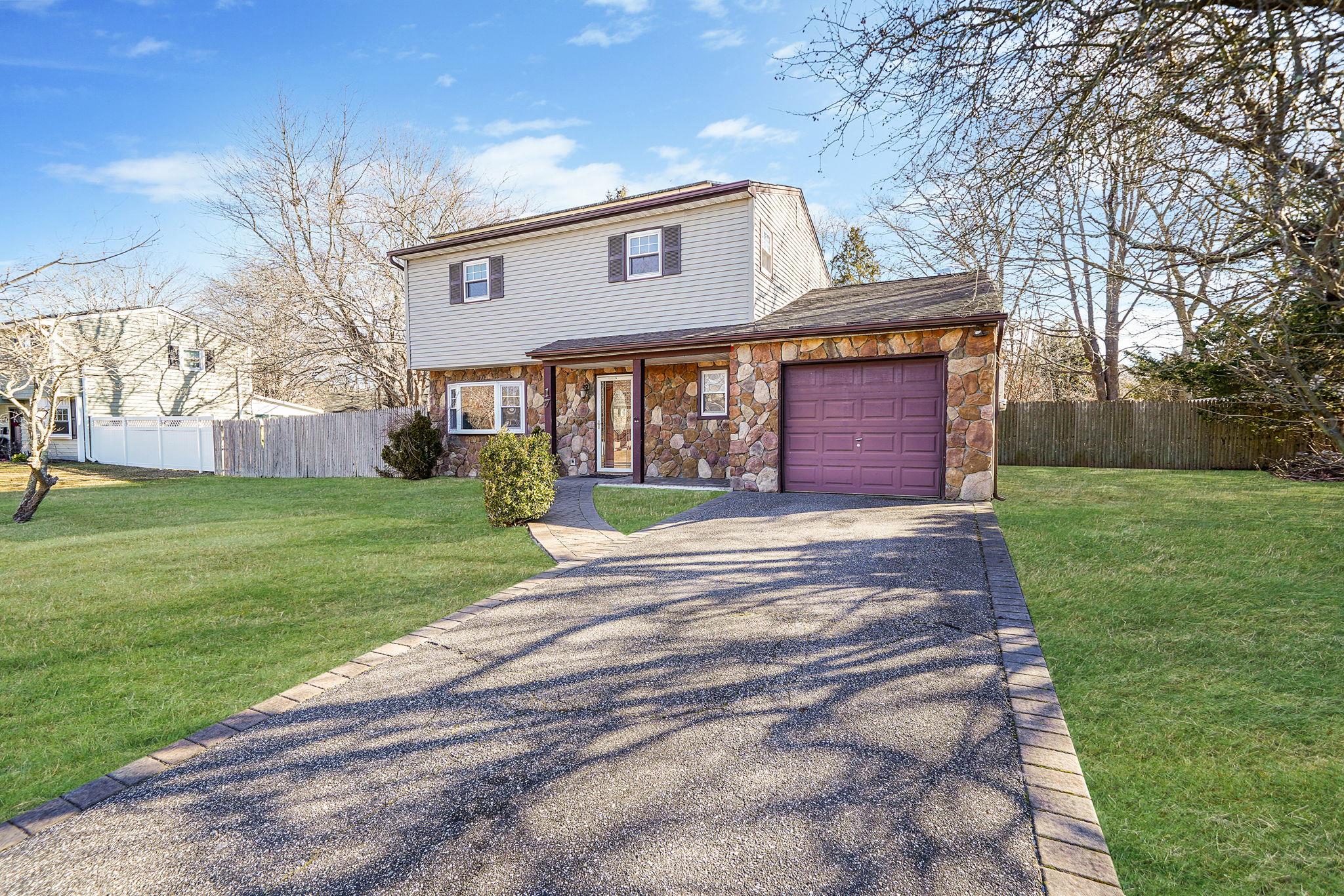 17 Susan Drive, Bellport, New York image 2