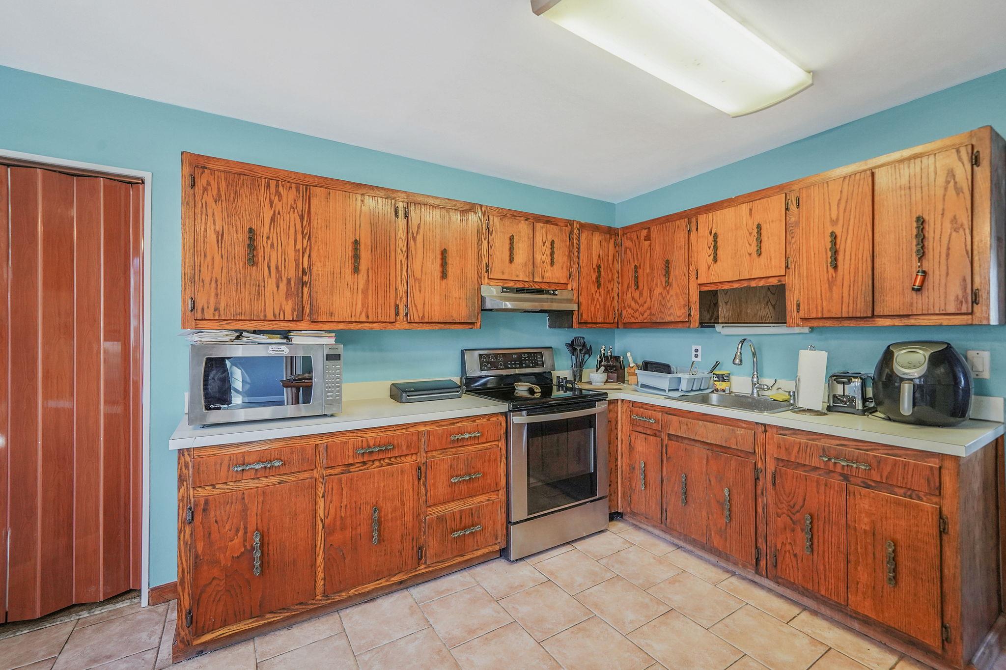 17 Susan Drive, Bellport, New York image 9