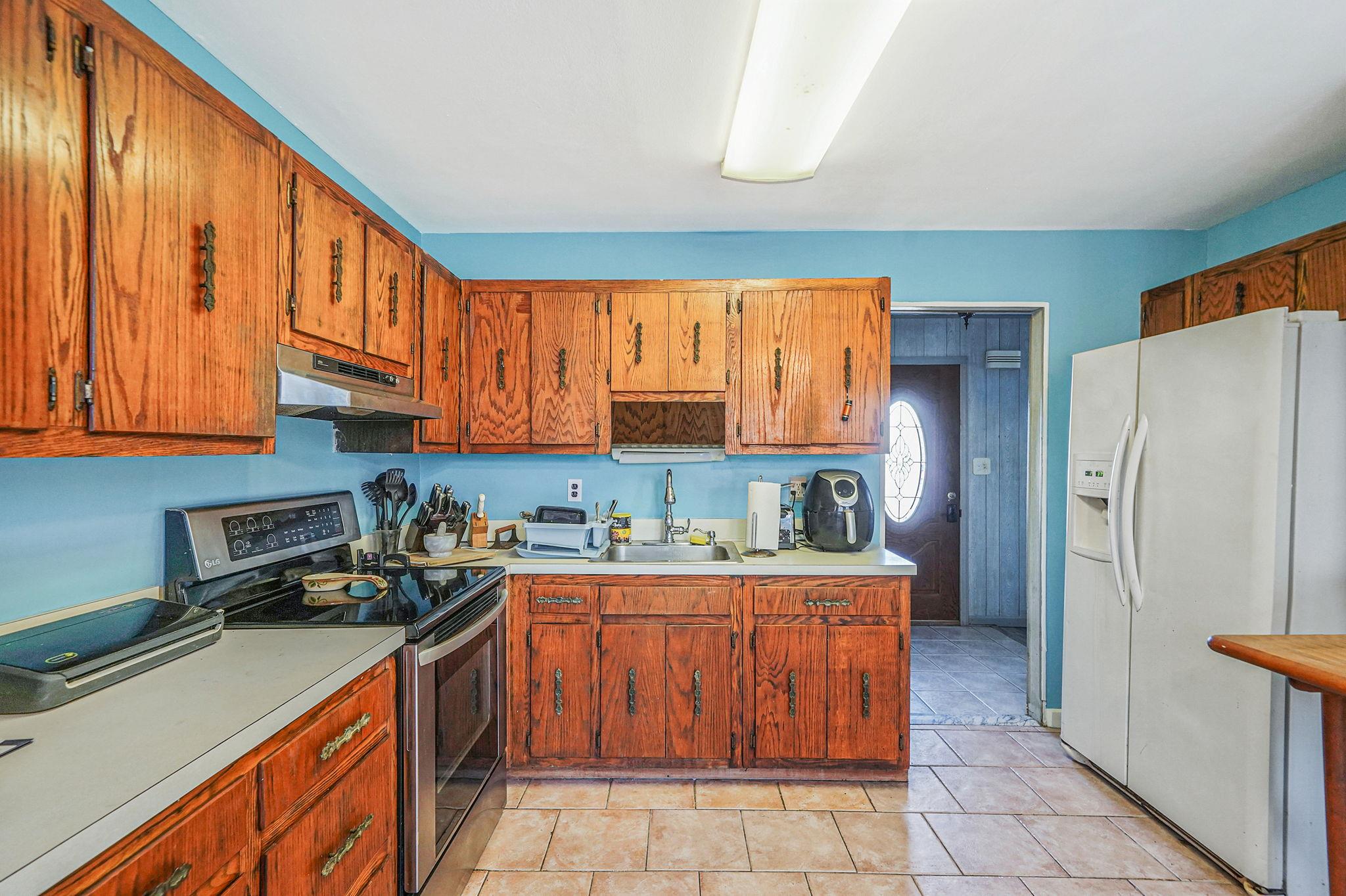 17 Susan Drive, Bellport, New York image 8