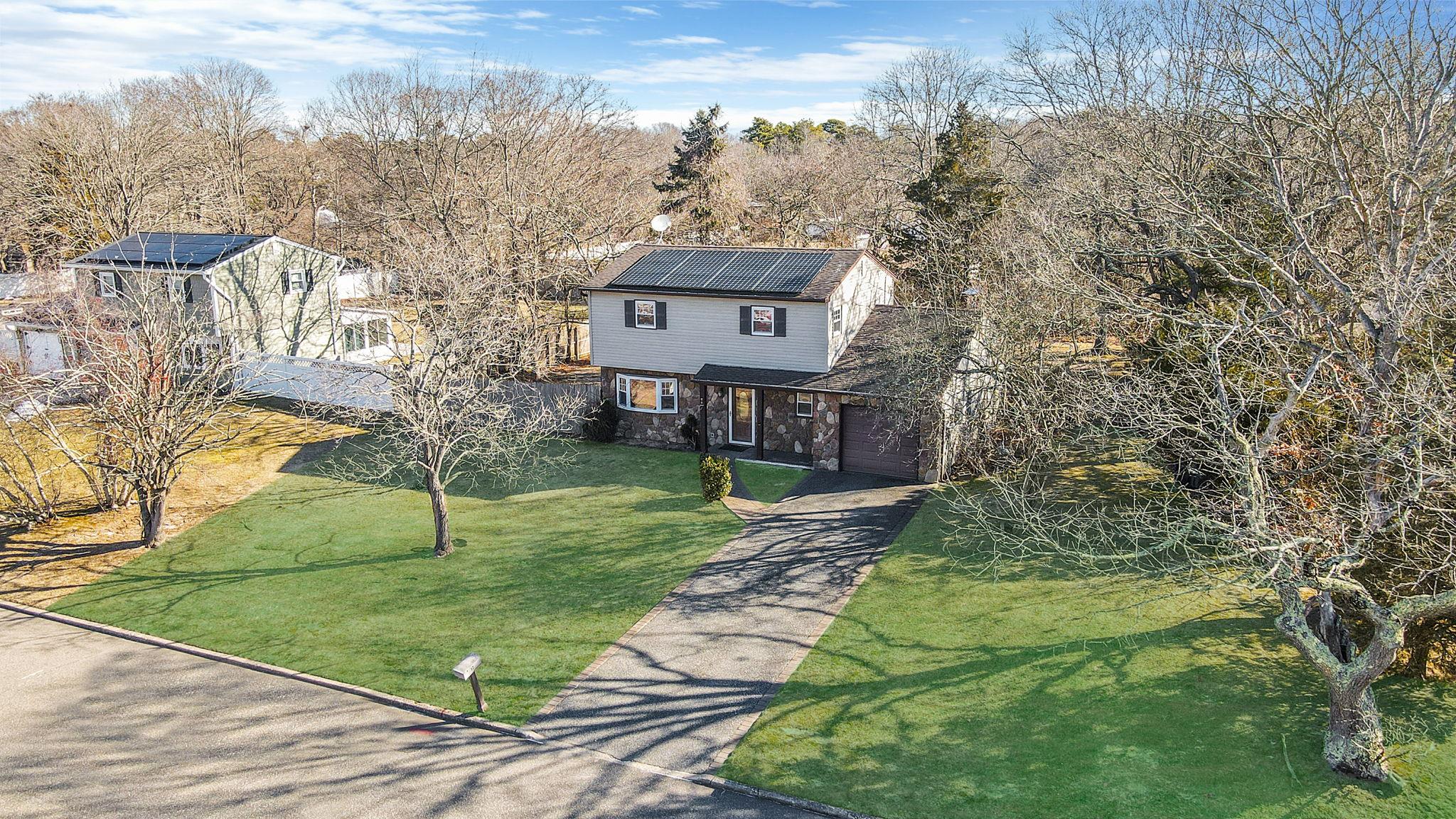 17 Susan Drive, Bellport, New York image 1