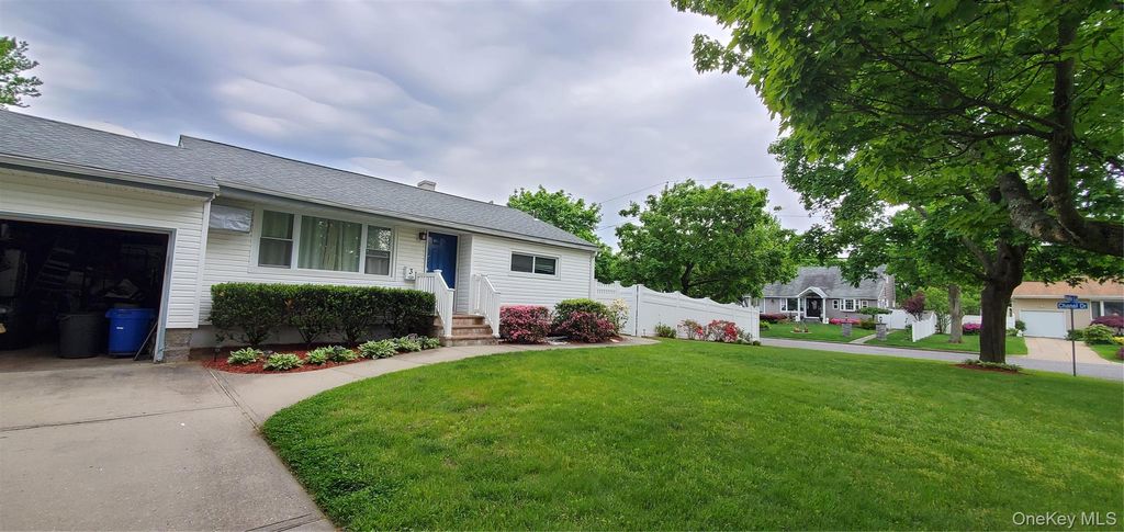 Photo of 3 Rollin Lane, Brentwood, NY 11717 (MLS # 995570)