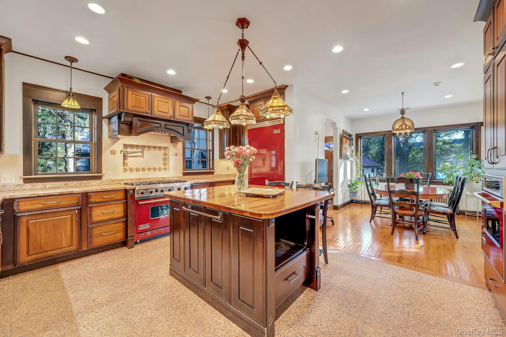 New Rochelle, New York 10804, United States, 5 Bedrooms Bedrooms, ,4 BathroomsBathrooms,Residential,Active,253414