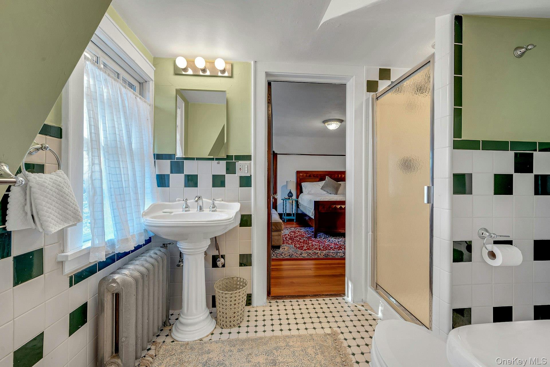 New Rochelle, New York 10804, United States, 5 Bedrooms Bedrooms, ,4 BathroomsBathrooms,Residential,Active,253414