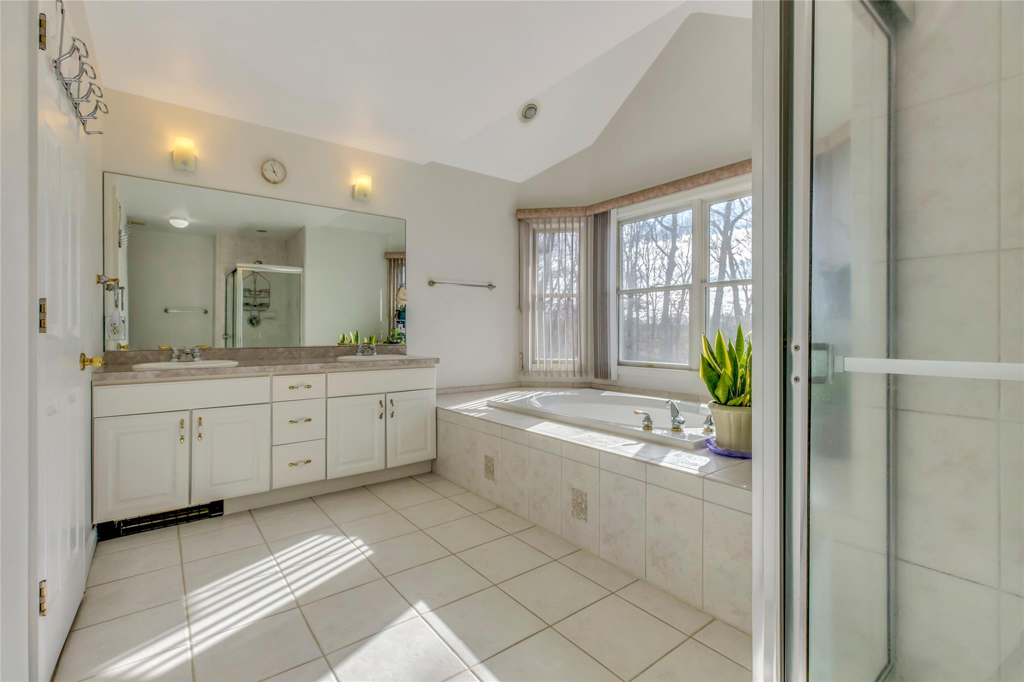 23 Cobbler Lane, East Setauket, New York image 20