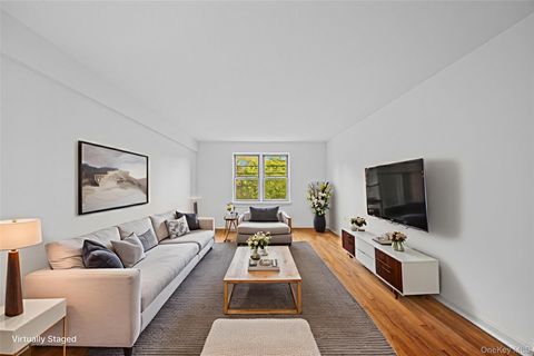 Photo of 255 Bronx River Road #4M, Yonkers, NY 10704 (MLS # 927199)