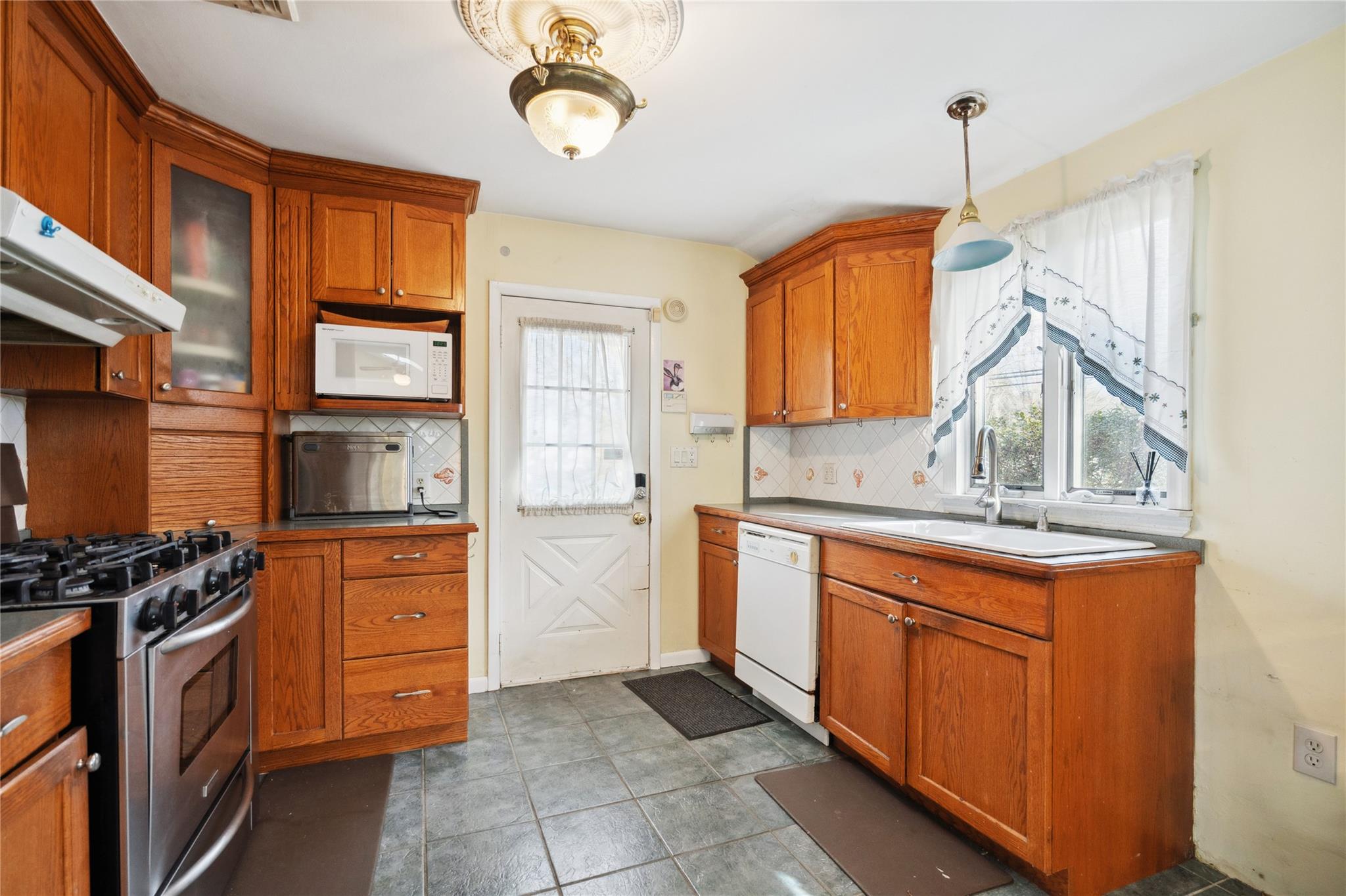 68 Lowell Road, Sayville, New York image 5