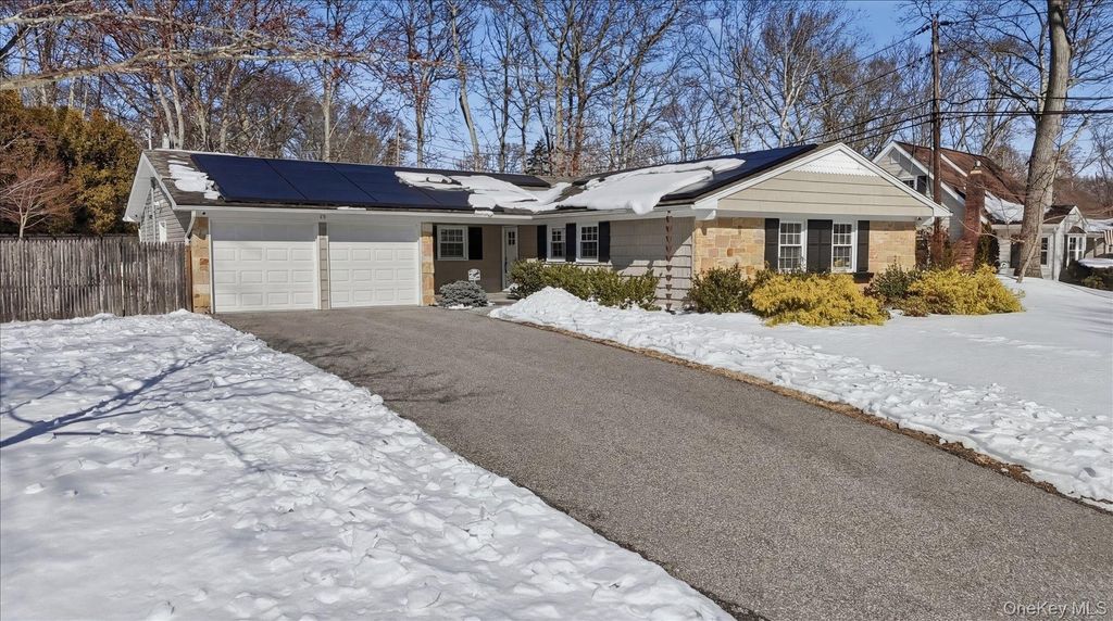 Photo of 59 Sycamore Circle, Stony Brook, NY 11790 (MLS # 961268)