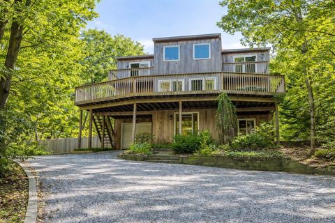 Homes For Sale - 48 Island View Drive<br/> Sag Harbor, NY 11963