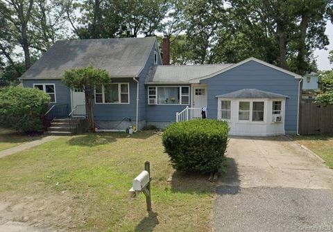 Photo of 8 Paul Drive, Mastic, NY 11950 (MLS # 926333)