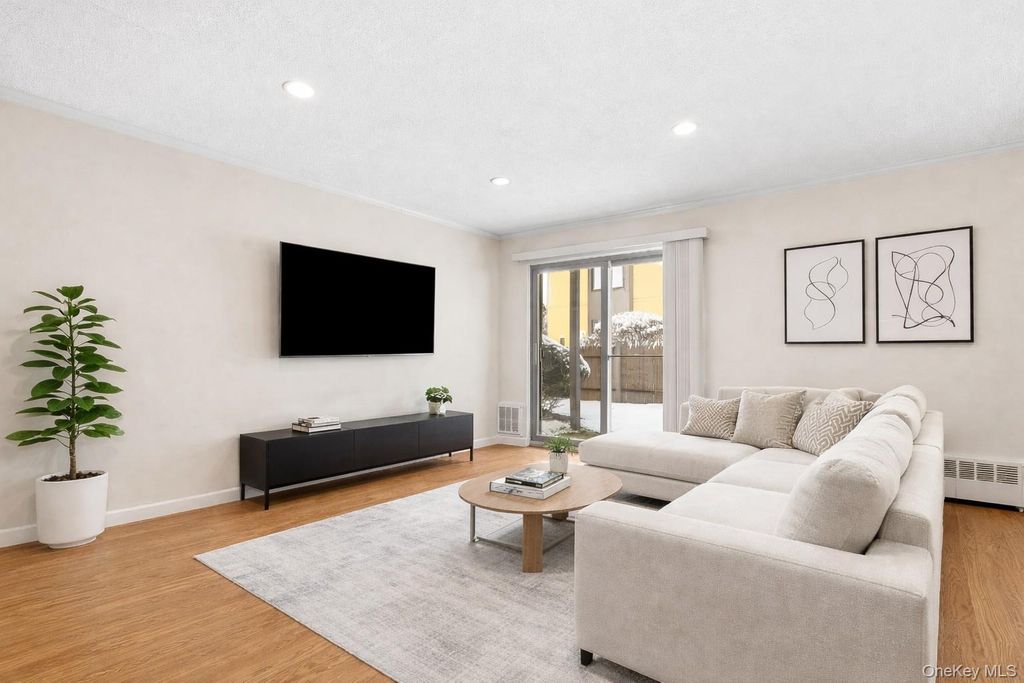 Photo of 18 Granada Crescent #13, White Plains, NY 10603 (MLS # 954610)