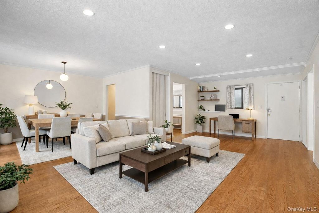 Photo of 18 Granada Crescent #13, White Plains, NY 10603 (MLS # 954610)