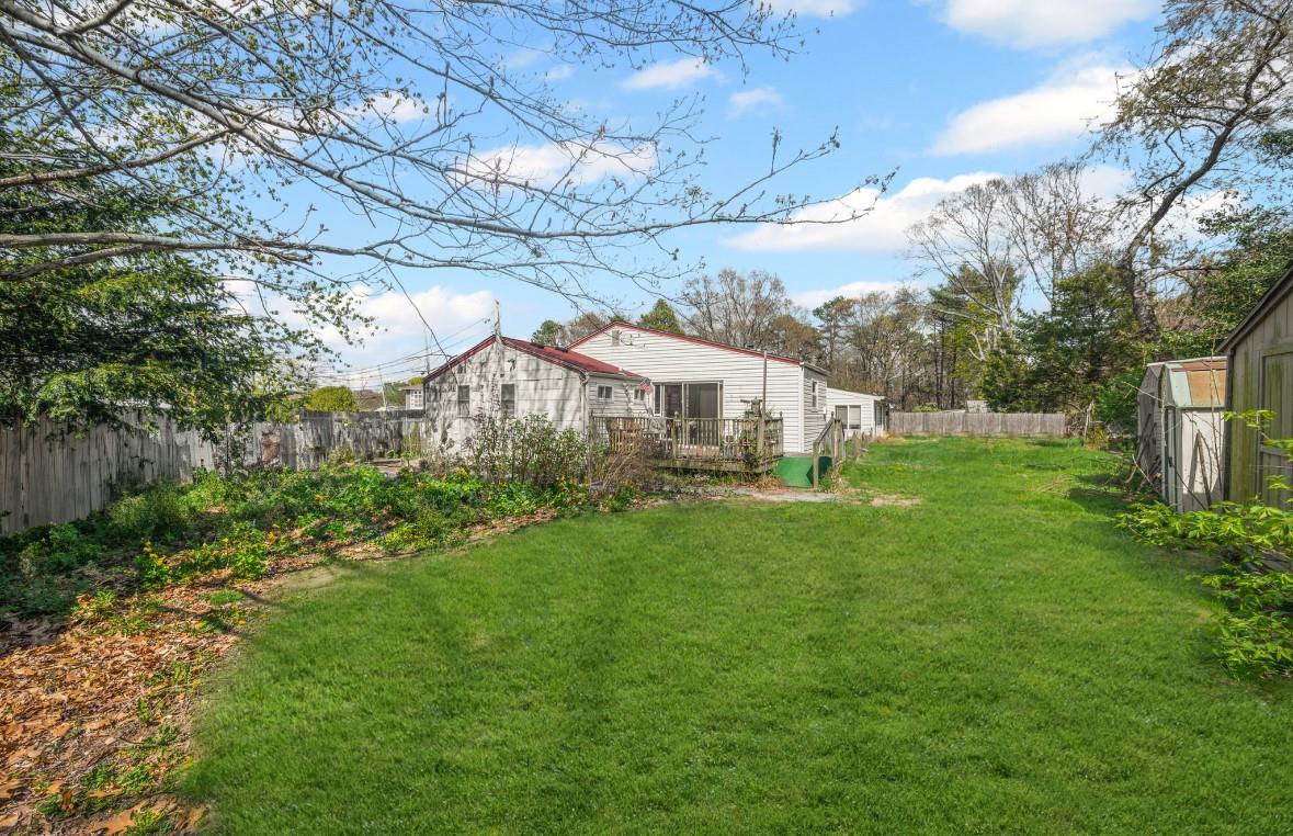 14 Urn Court, Brentwood, New York image 4