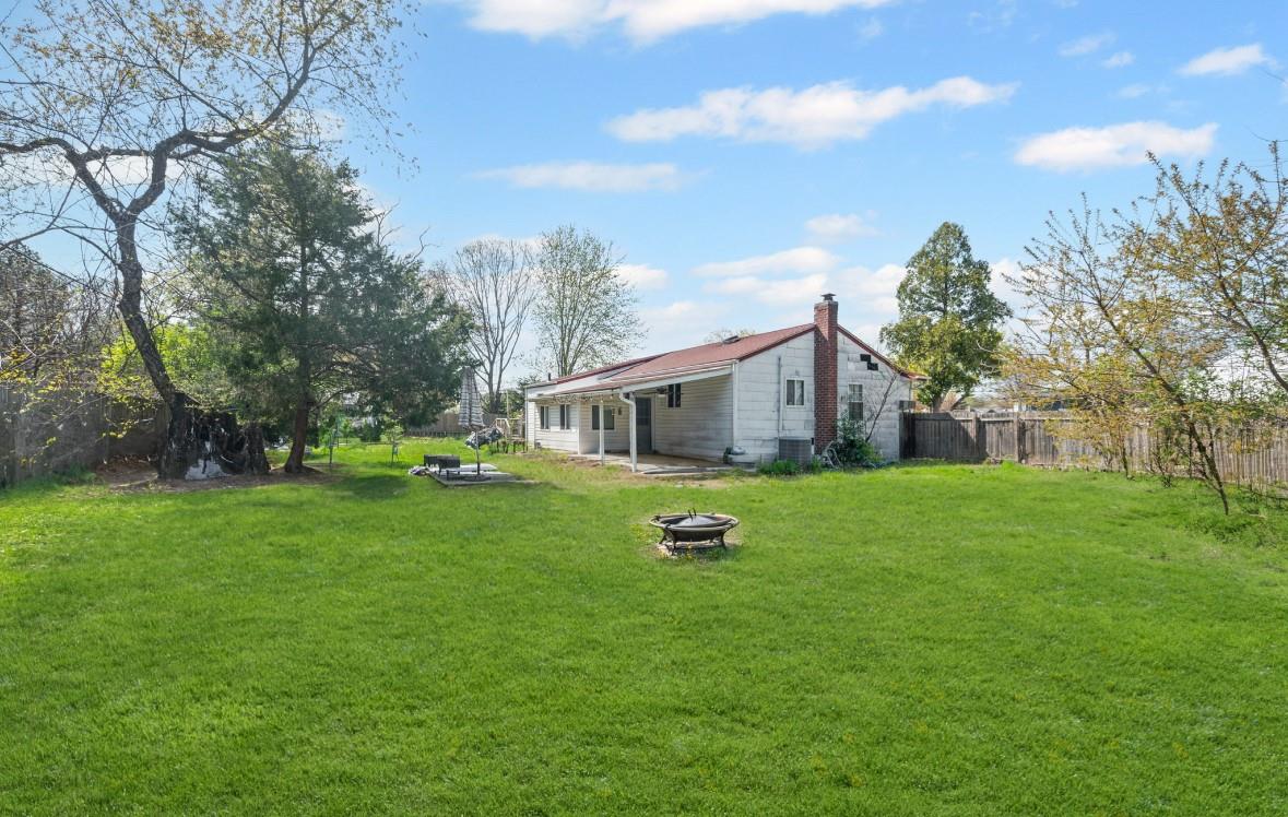 14 Urn Court, Brentwood, New York image 5
