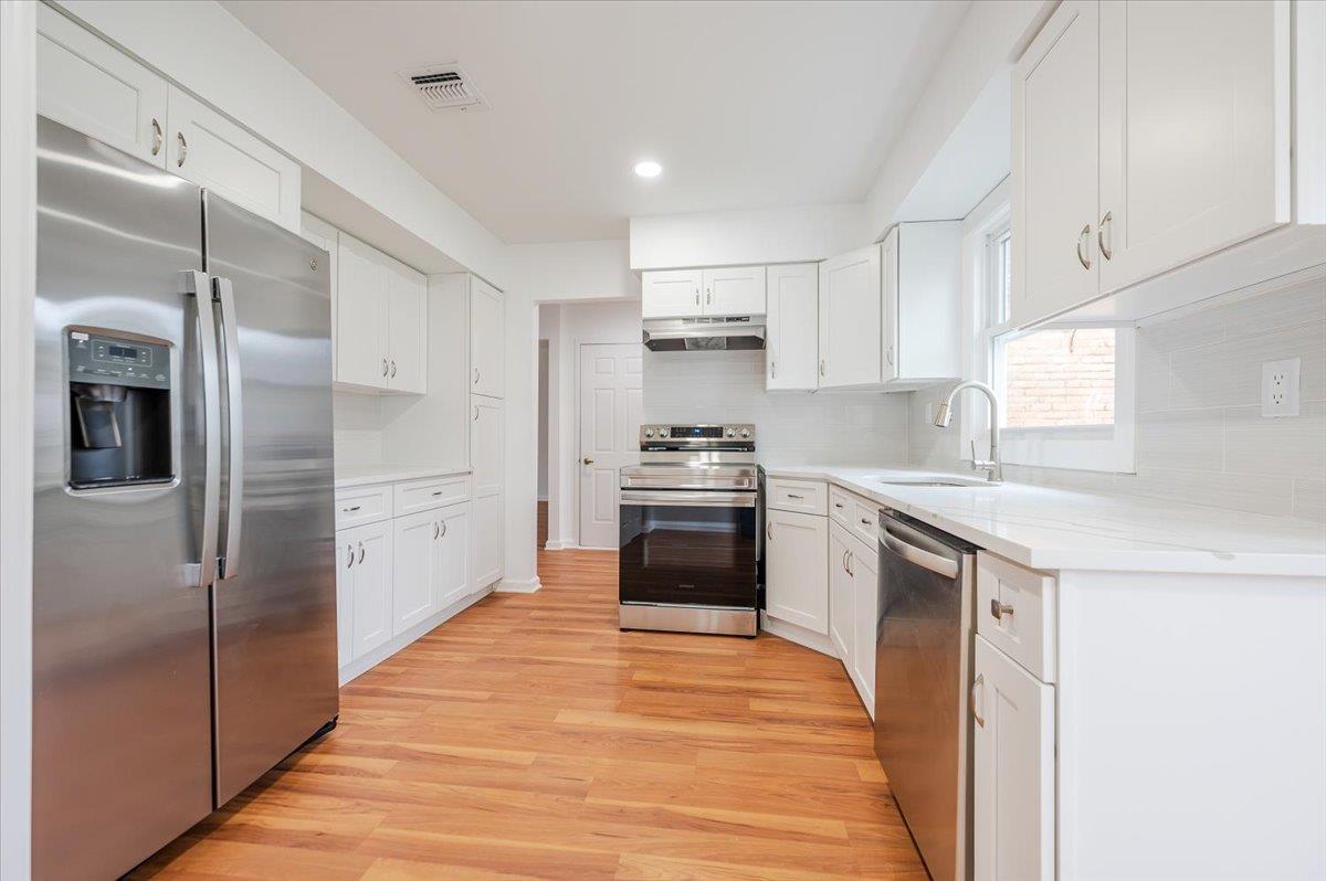 38 Chippendale Drive, Mount Sinai, New York image 8