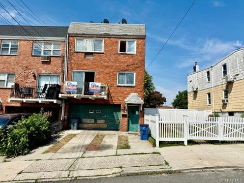 Multifamily For Sale - 6268 Mount Olivet Crescent<br/> Queens County, Middle Village, NY 11379