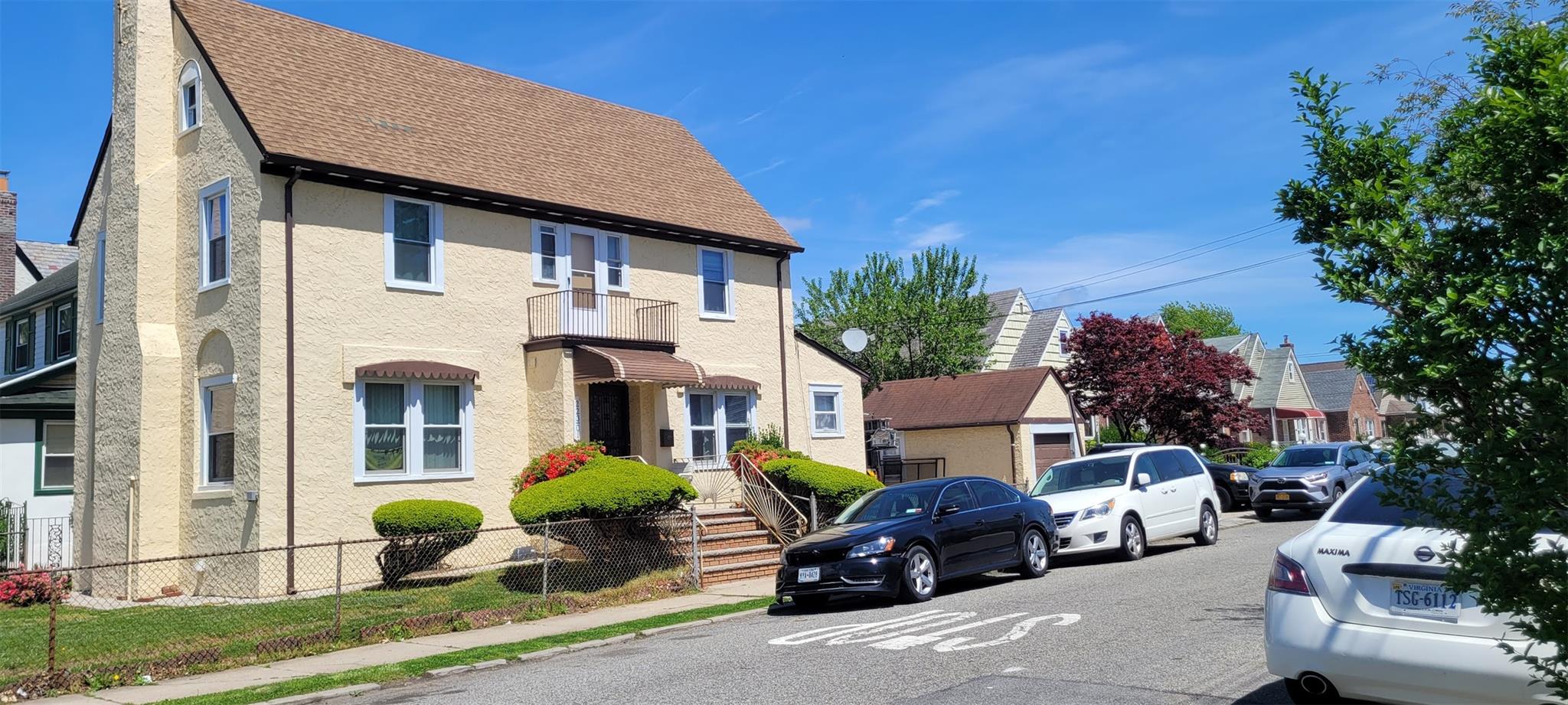 105 Ave Ave, Queens Village, Queens, NY - 7 Bedrooms  
5 Bathrooms  
9 Rooms - 