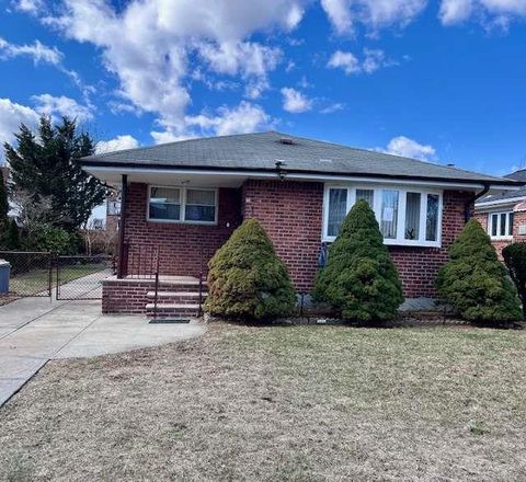 8230 252nd Street, New York, NY 11426 - MLS#: 834028