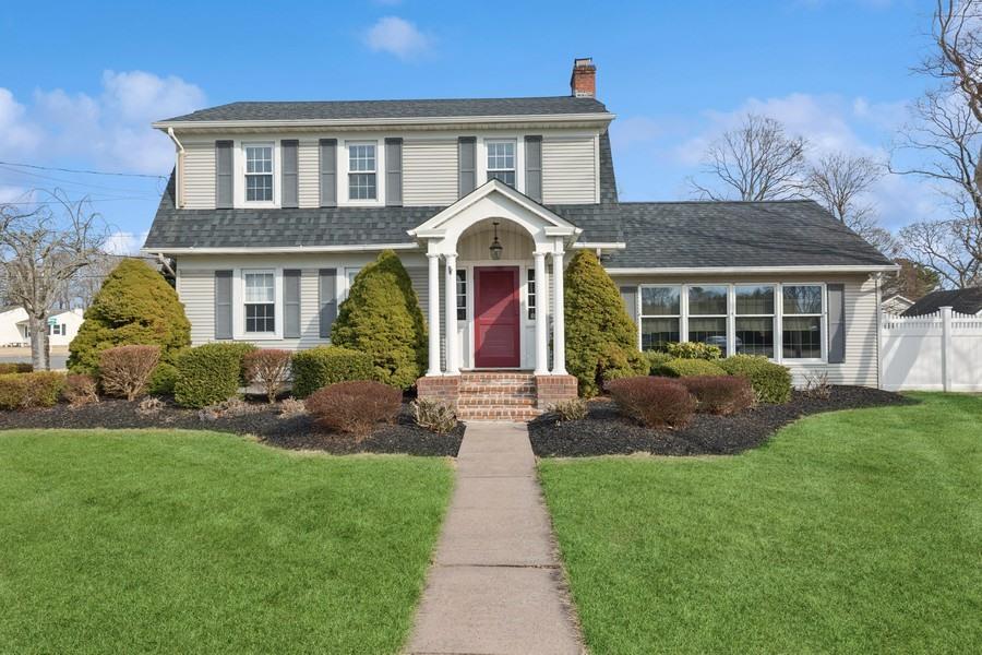 3 Beverly Avenue, East Patchogue, New York image 2