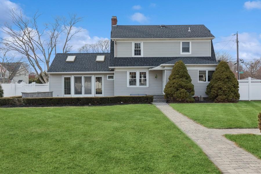 3 Beverly Avenue, East Patchogue, New York image 29