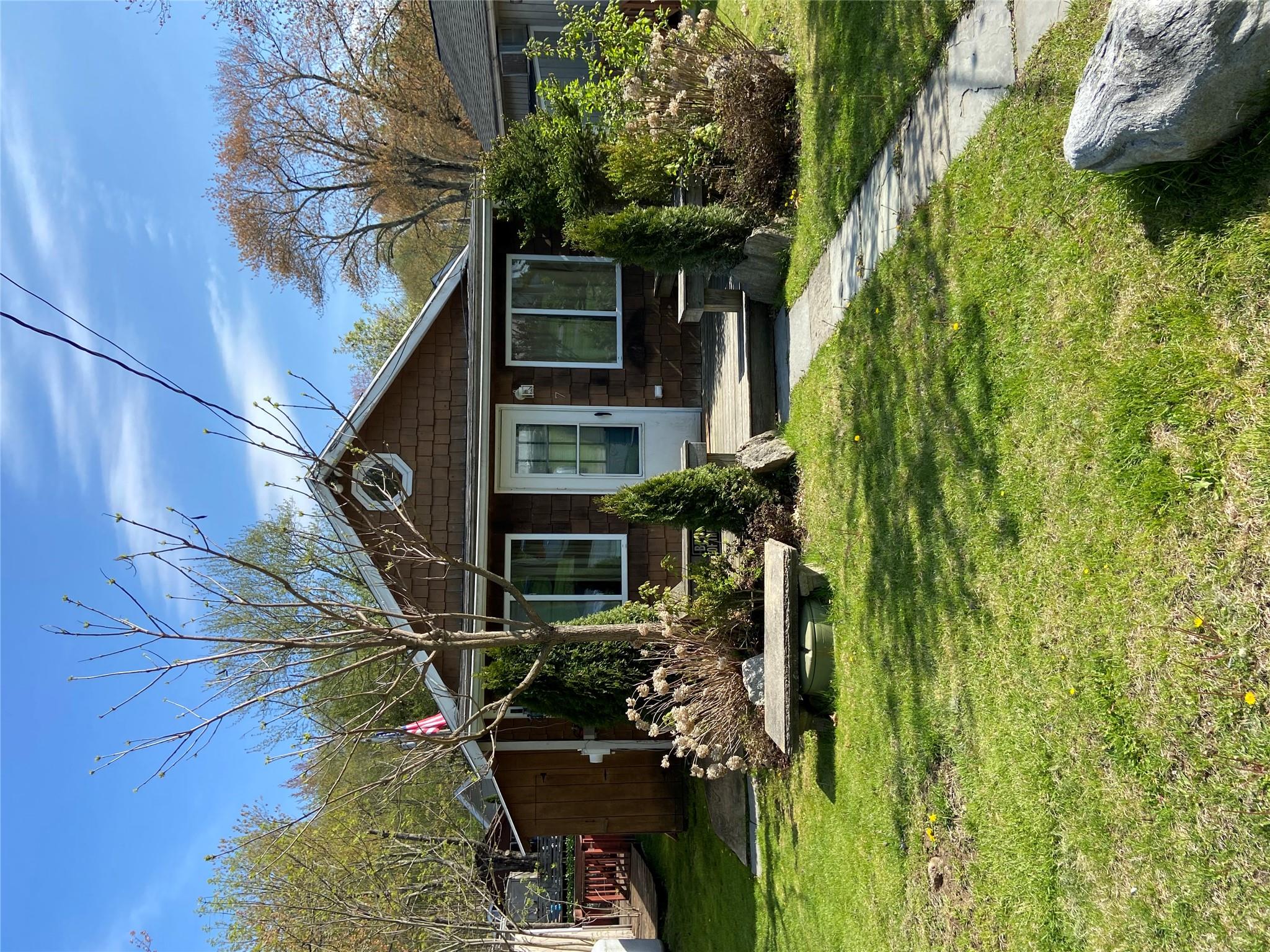 Lagoon Plaza, North Salem, New York - 2 Bedrooms  
1 Bathrooms  
4 Rooms - 