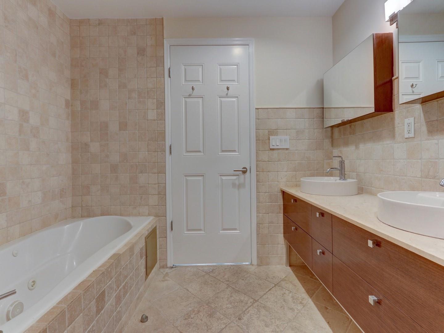 Long Beach, New York 11561, United States, 2 Bedrooms Bedrooms, ,2 BathroomsBathrooms,Residential,Active,171863