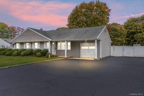 Photo of 31 Franklin Avenue, Brentwood, NY 11717 (MLS # 929476) Photo of 31 Franklin Avenue, Brentwood, NY 11717 (MLS # 929476)