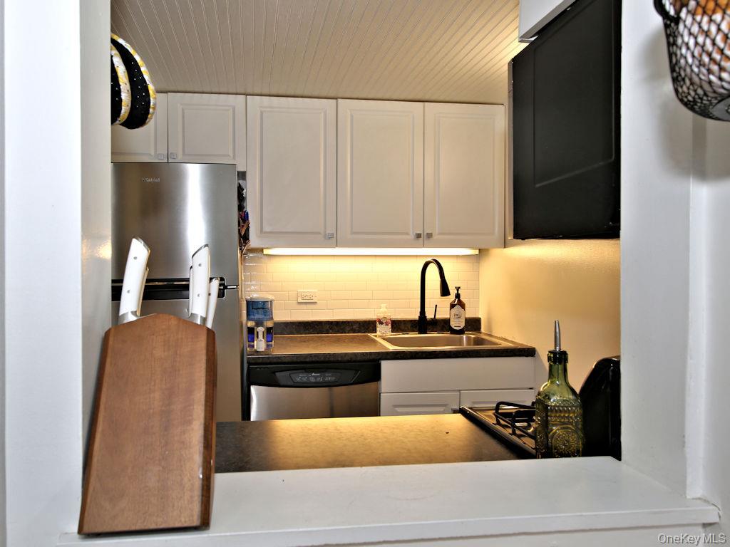 1 Landmark Square 410