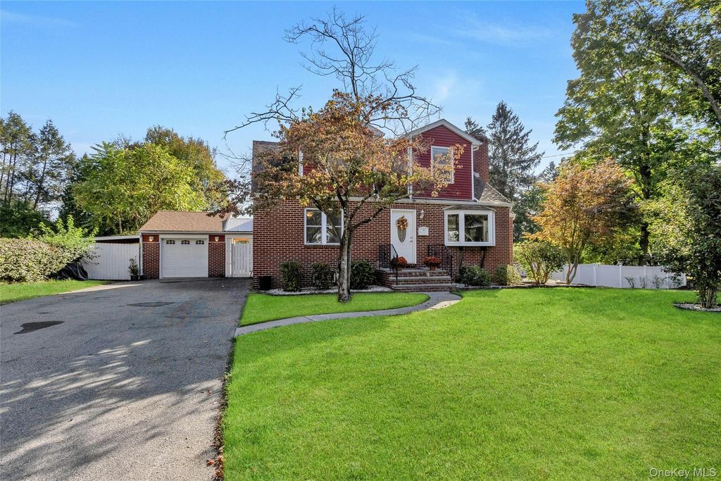 Photo of 10 Lakeview Avenue, Poughkeepsie, NY 12601 (MLS # 909087)