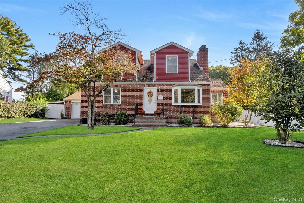 Photo of 10 Lakeview Avenue, Poughkeepsie, NY 12601 (MLS # 909087)