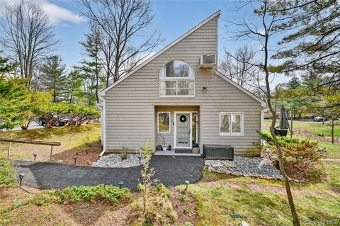 Homes For Sale - 51 Hickory Hill Lane<br/> Tappan, NY 10983