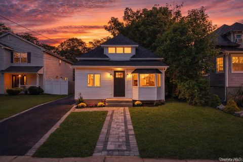 15 E Hamilton Avenue Massapequa NY 11758