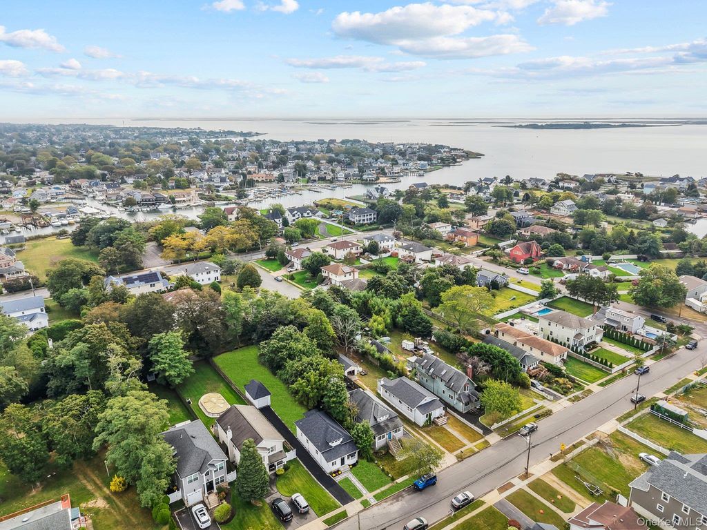 Photo of 15 E Hamilton Avenue, Massapequa, NY 11758 (MLS # 946137)